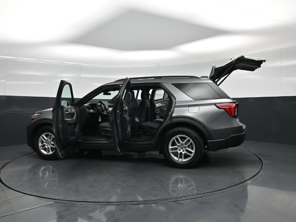 New 2027 Carbonized Gray Metallic Ford Active image 33
