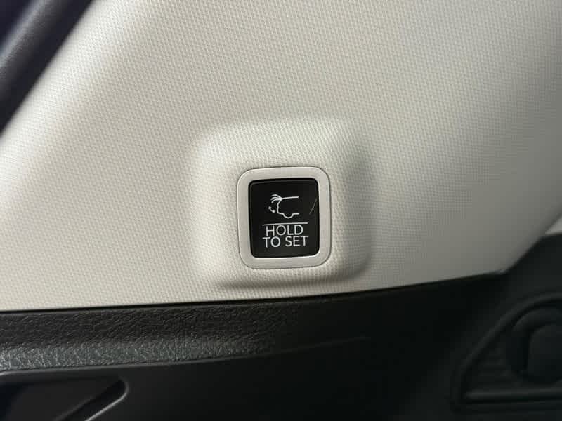 Used 2023 Baltic Gray Metallic Clearcoat Jeep  image 8