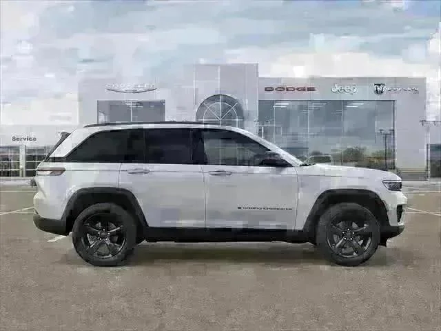 New 2025 Bright White Clear-Coat Exterior Paint Jeep Altitude X image 73