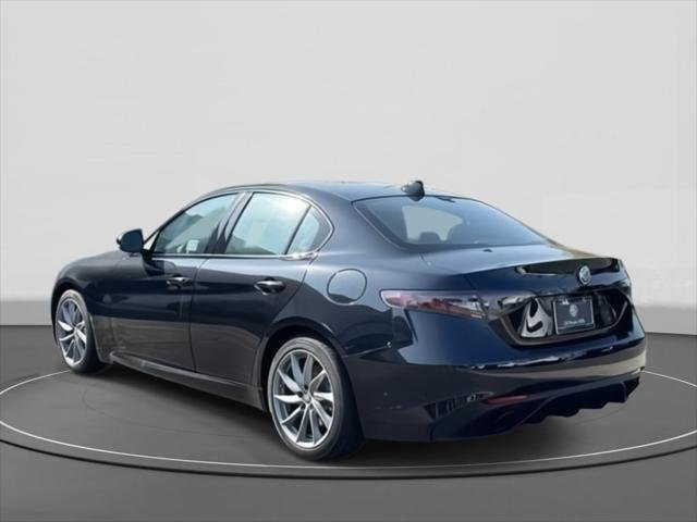 New 2025 Vulcano Black Metallic Exterior Paint Alfa Romeo  image 4