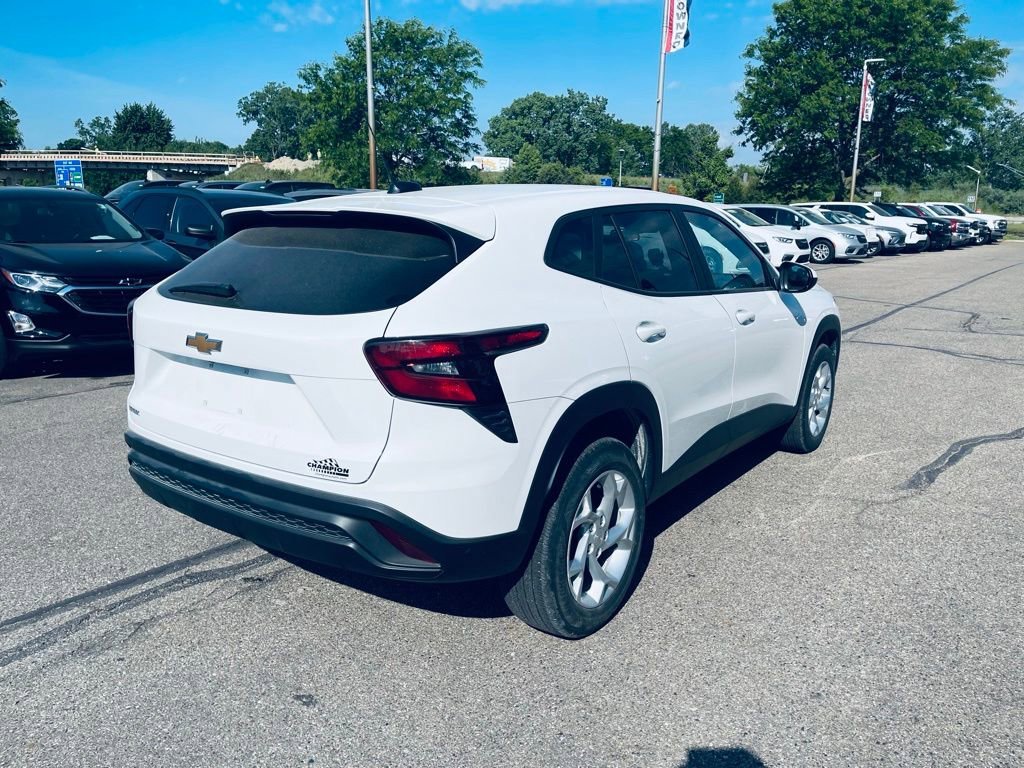 Used 2024 Summit White Chevrolet LS image 6