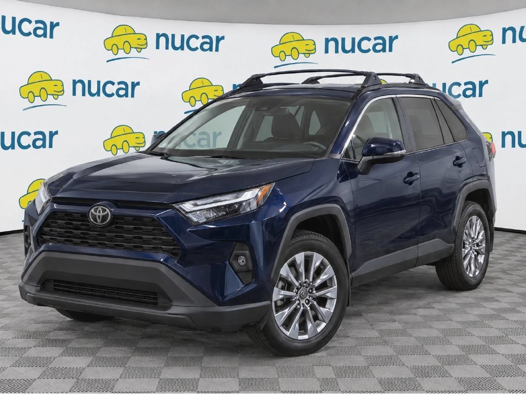 Certified Used 2025  Toyota XLE Premium image 2