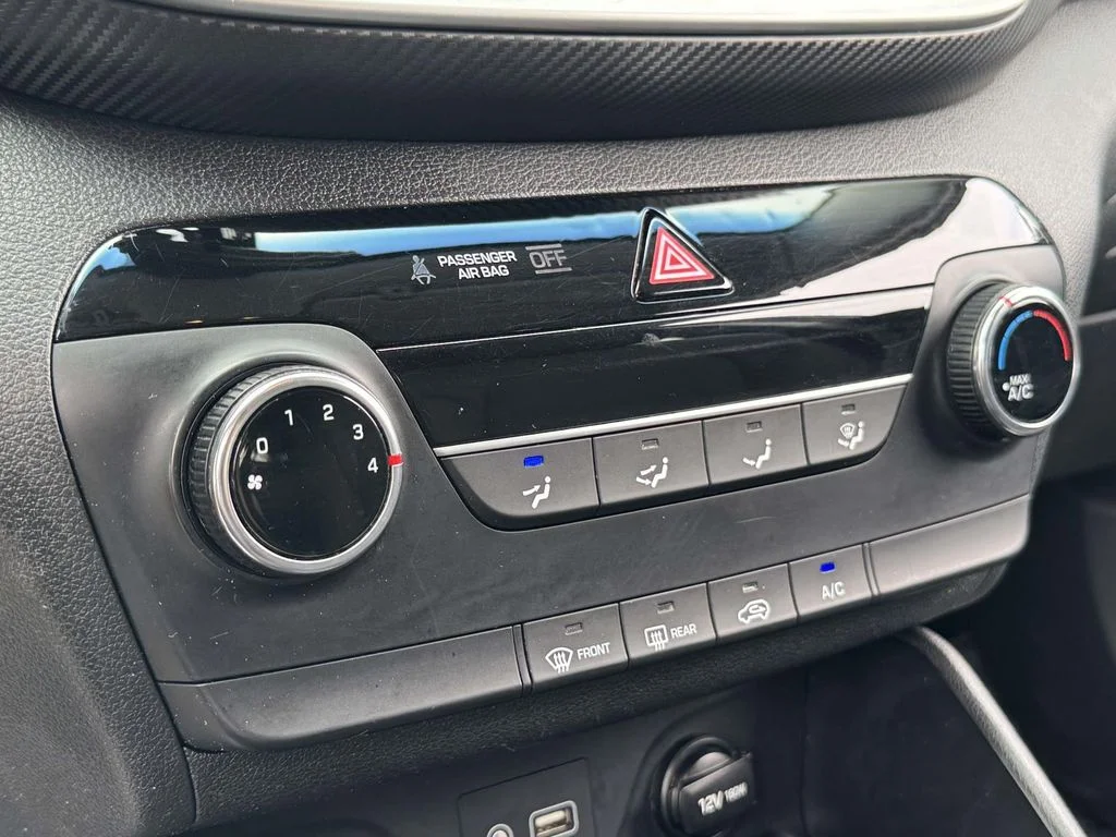 Used 2019 Blue Hyundai SE image 19