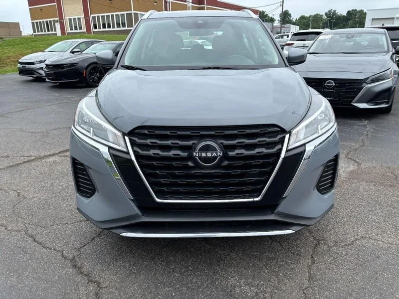 Used 2022 Boulder Gray Pearl Nissan SV image 10
