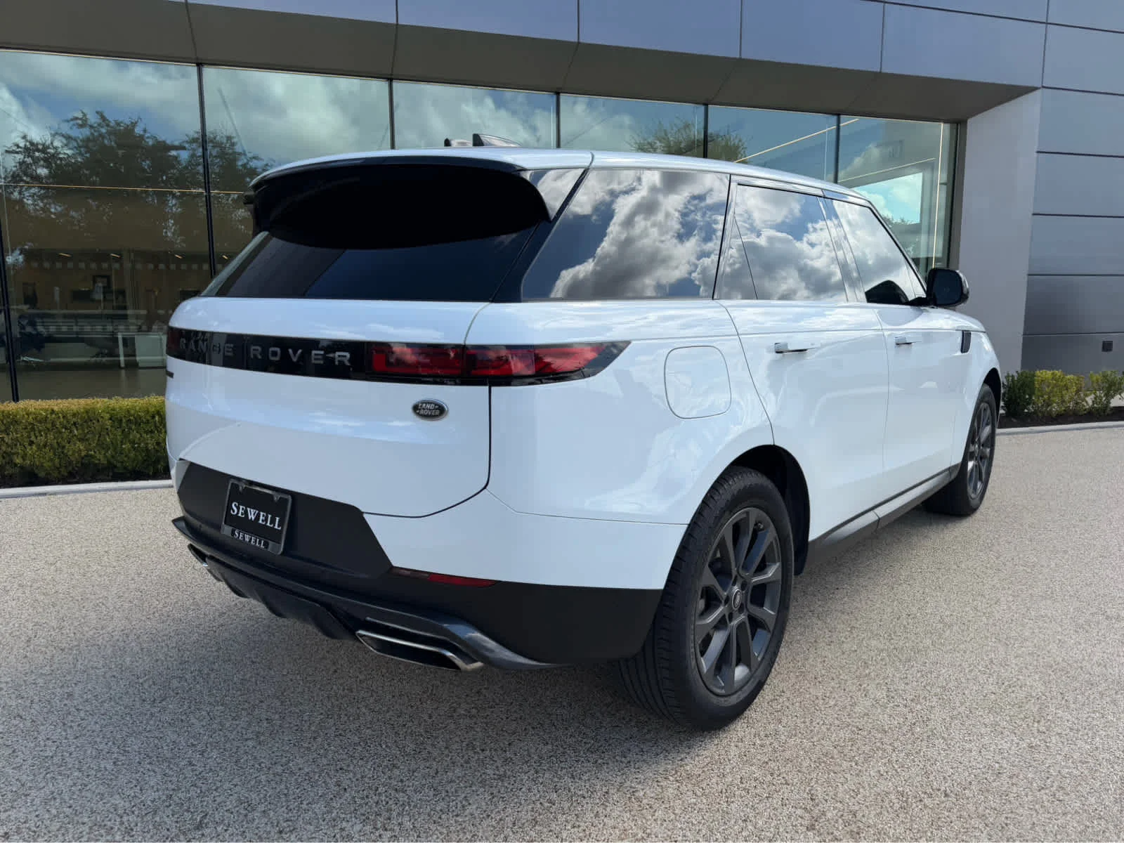 Certified Used 2023 Fuji White Land Rover SE image 7