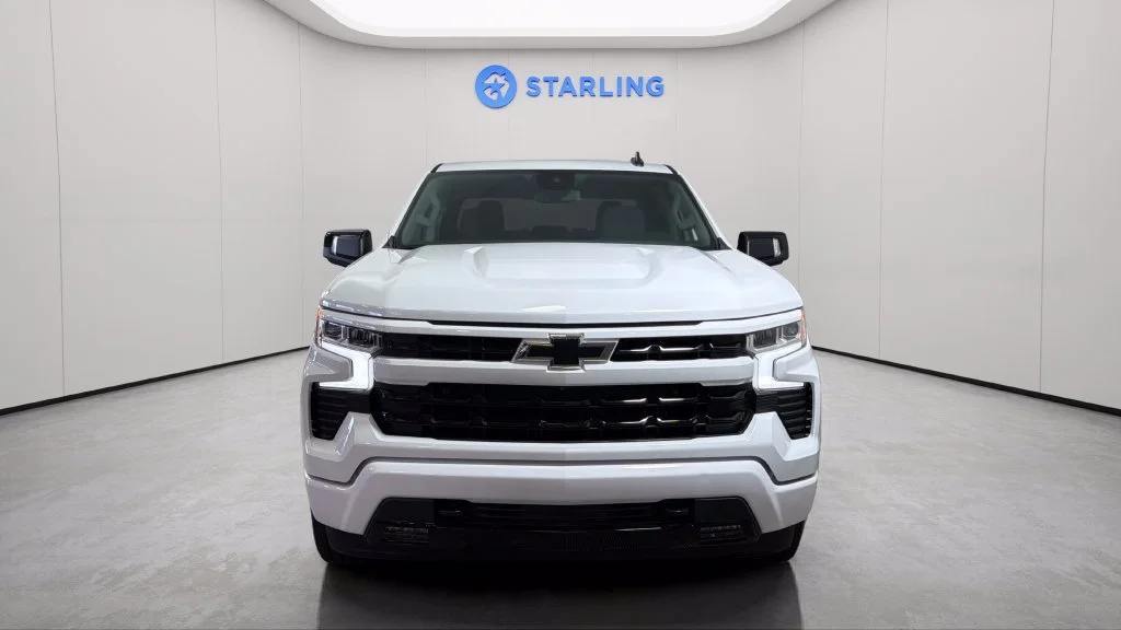 Used 2023 SUMMIT WHITE Chevrolet RST image 16