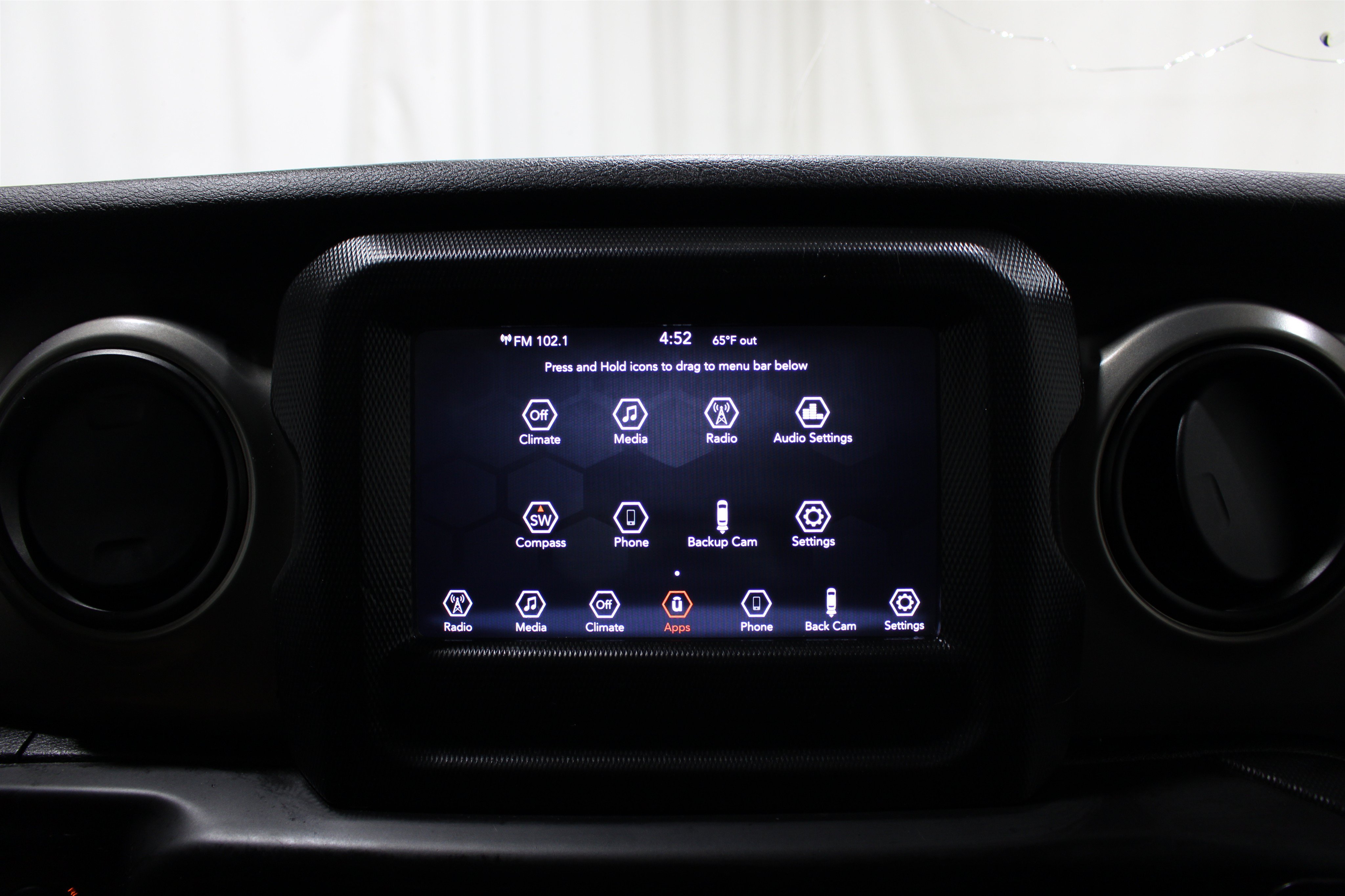 Used 2018 Granite Crystal Metallic Clearcoat Jeep Sport S image 15
