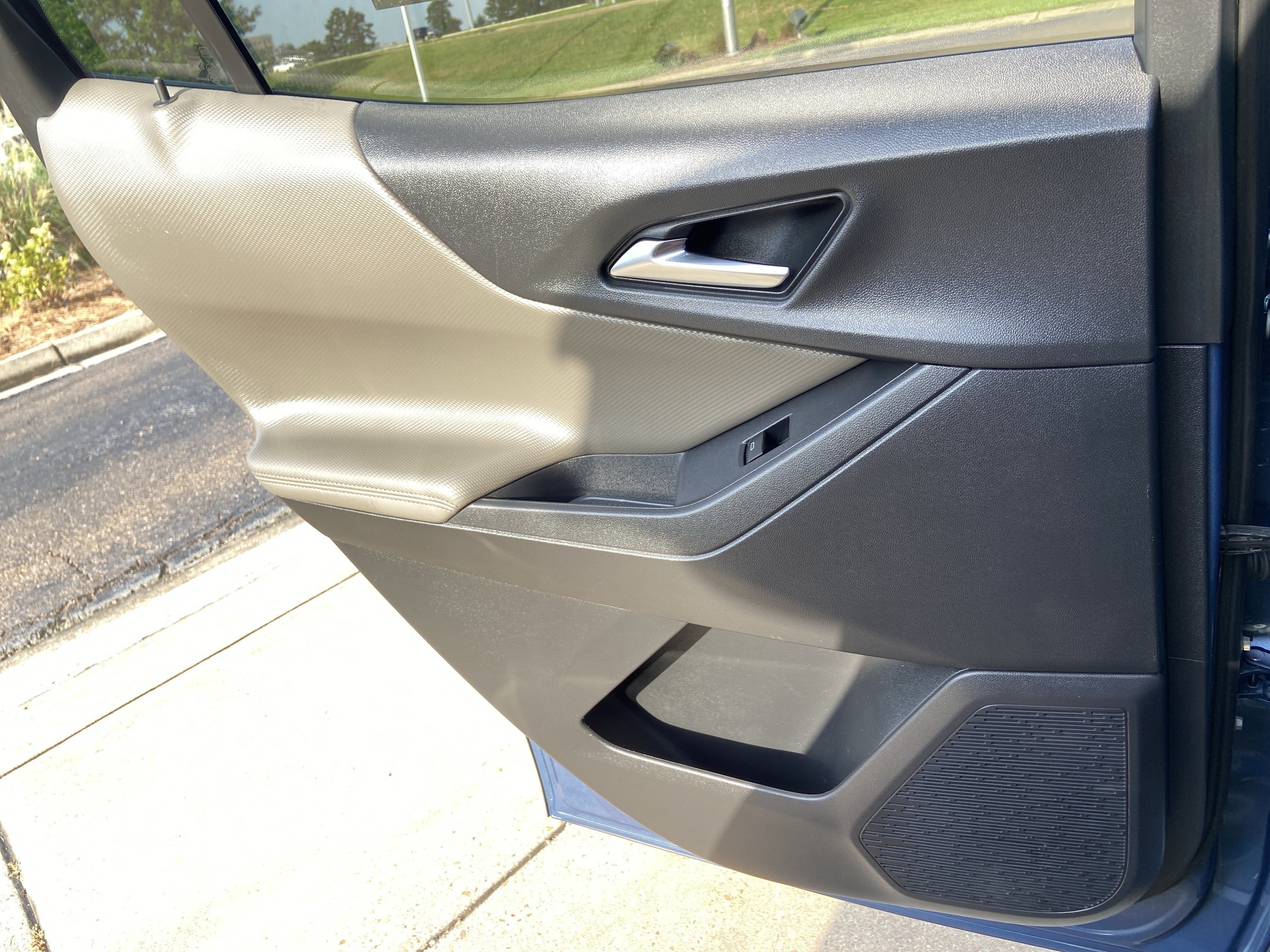 Used 2025 Lakeshore Blue Metallic Chevrolet AWD LT image 55