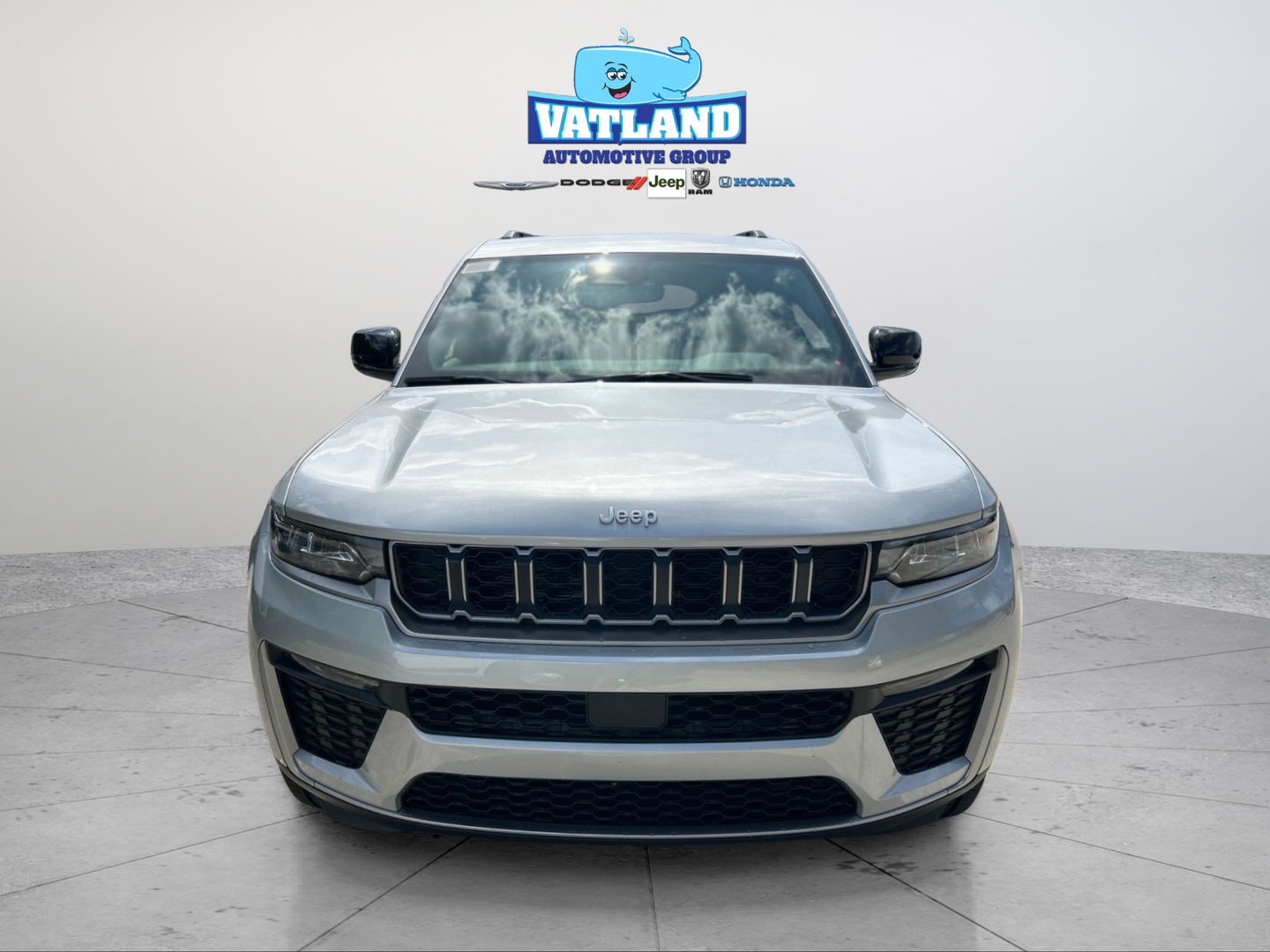 New 2026 Silver Zynith Exterior Paint Jeep Limited image 8