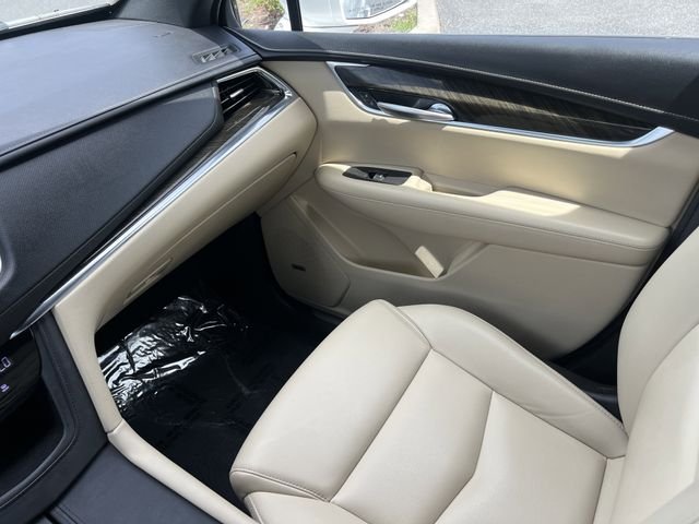 Used 2019 White Cadillac Base image 15