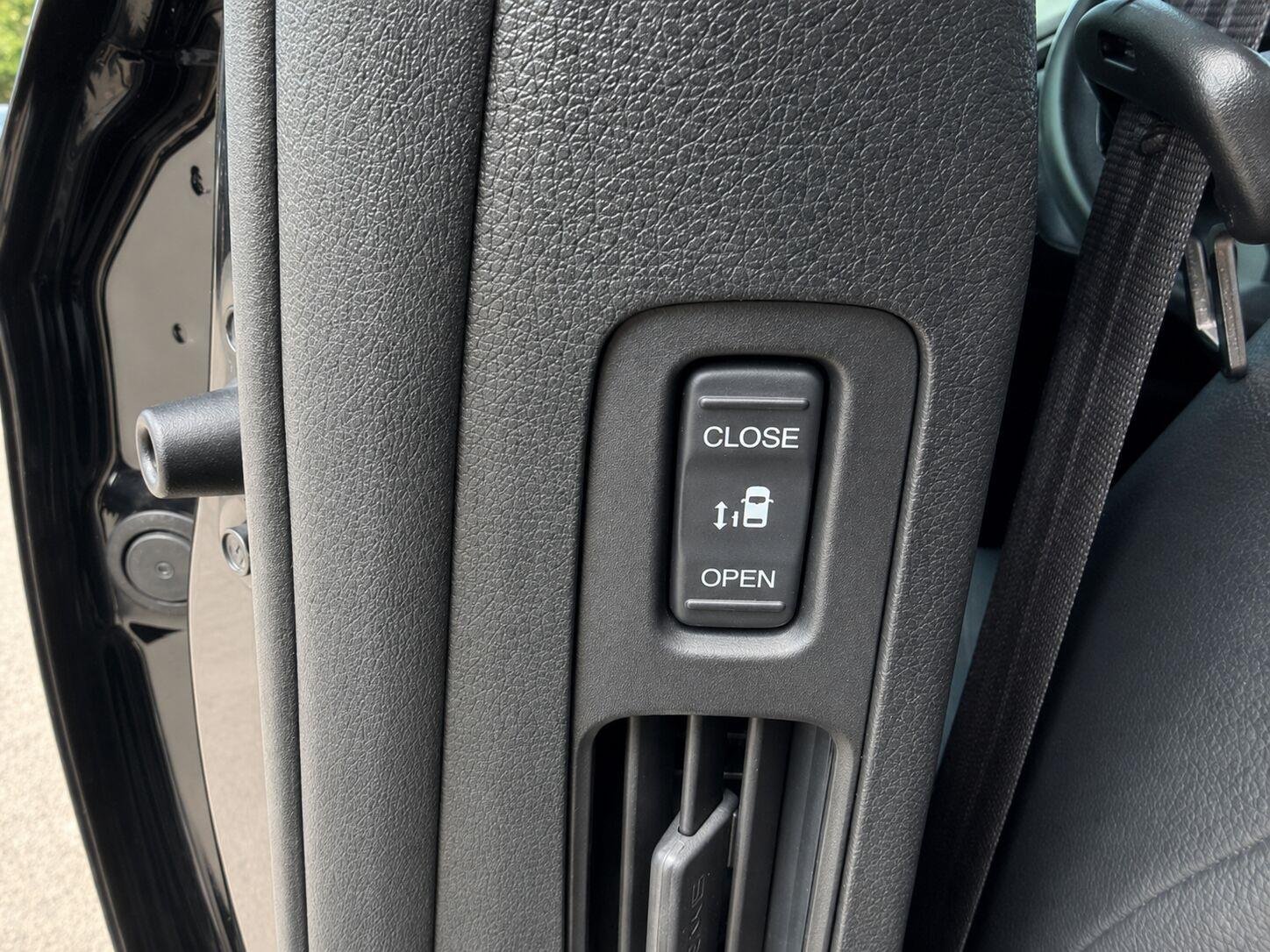Used 2023 Crystal Black Pearl Honda Touring image 19
