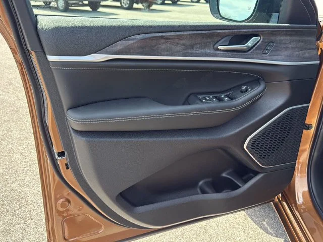 New 2026 Brown Jeep Limited Reserve image 18