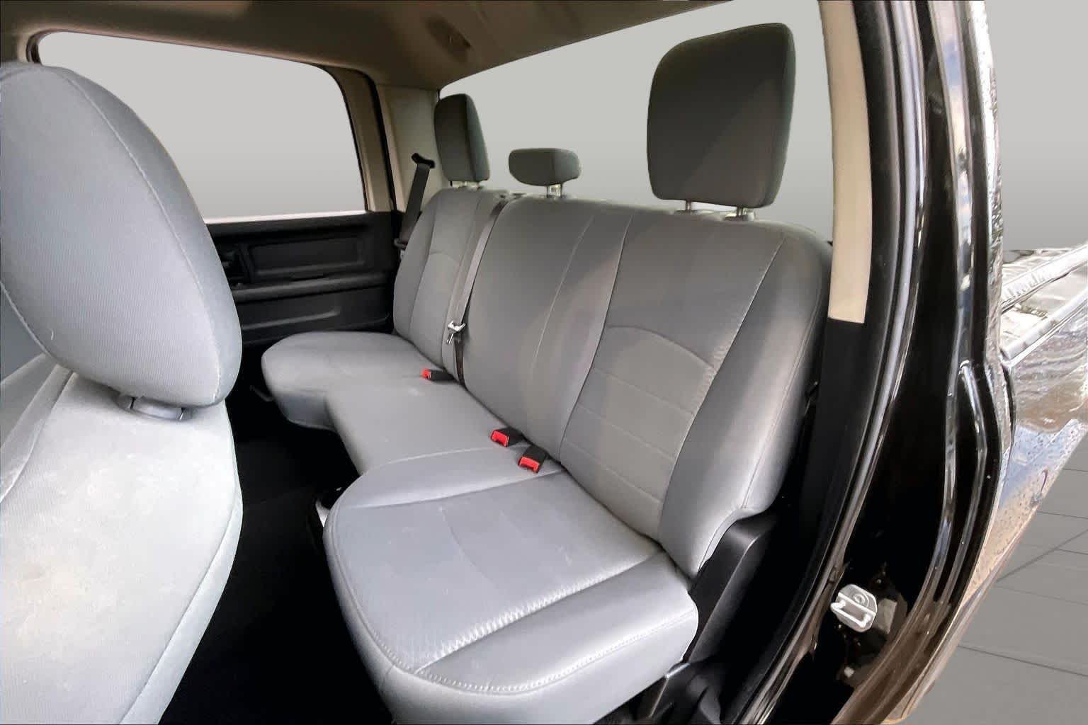 Used 2016 Brilliant Black Crystal Pearlcoat Ram Express image 20