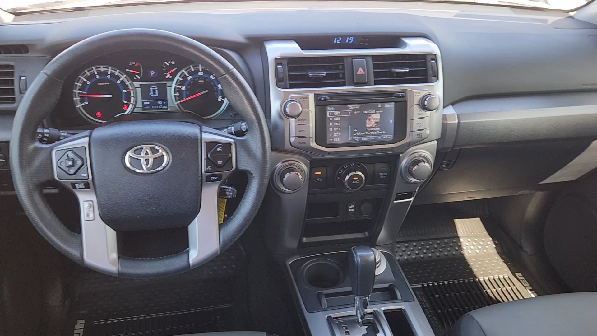 Used 2019 Super White Toyota SR5 image 31