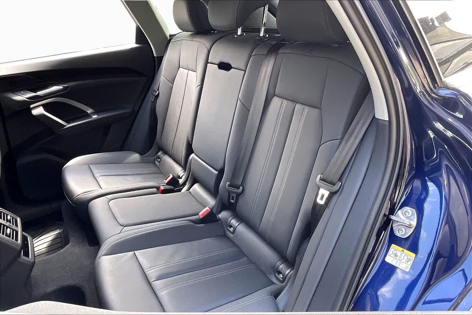 Used 2025 Navarra Blue Metallic Audi Premium image 20