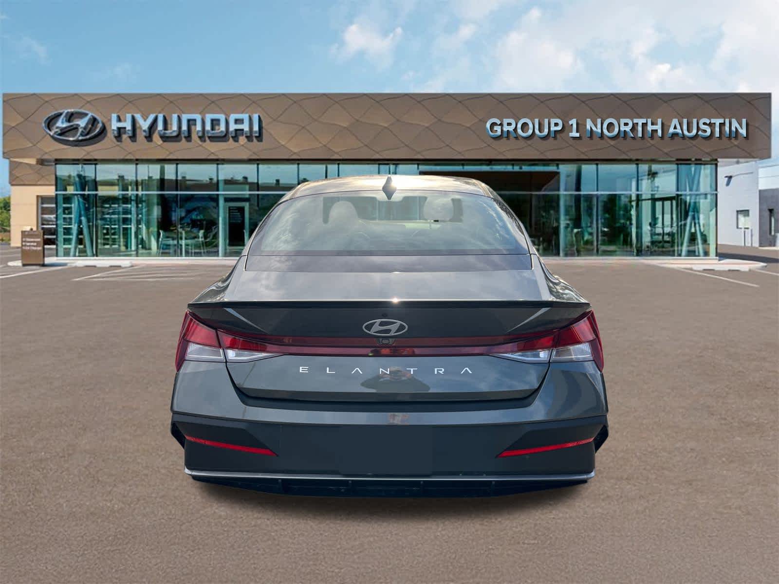 Used 2025 Amazon Gray Hyundai SEL Sport image 6