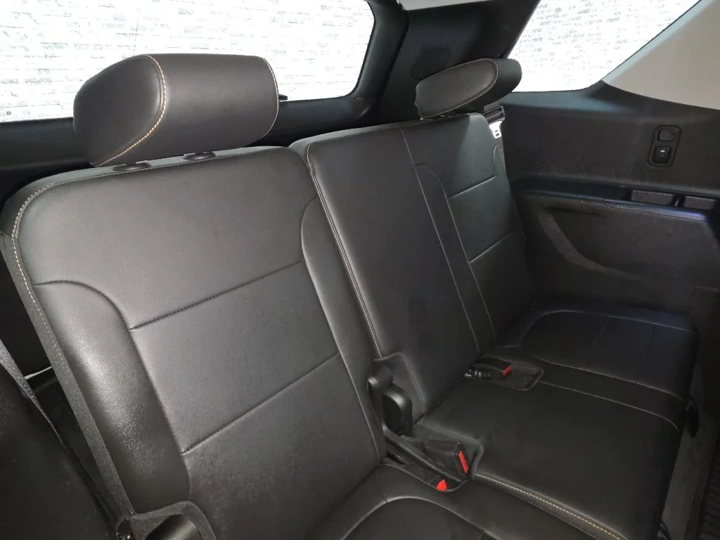 Used 2021 Iridescent Pearl Tricoat Chevrolet LT Leather image 11
