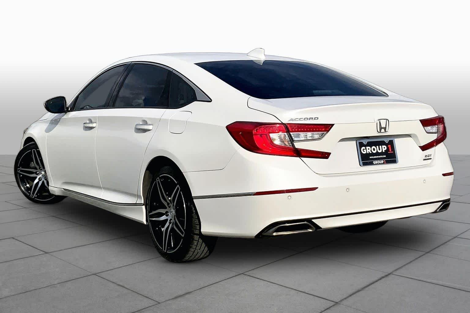 Used 2021 Platinum White Pearl Honda Touring image 12