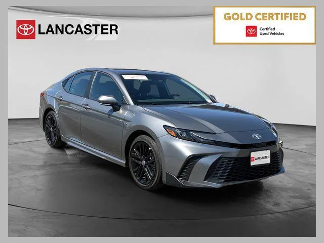 2026 Toyota Camry SE Hybrid's photo