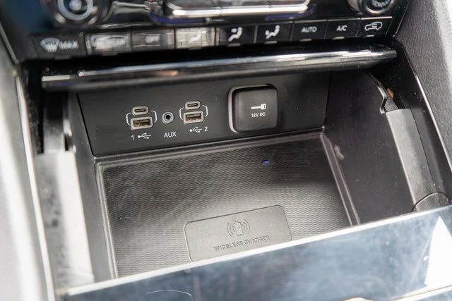 Used 2023 White Jeep Laredo image 27