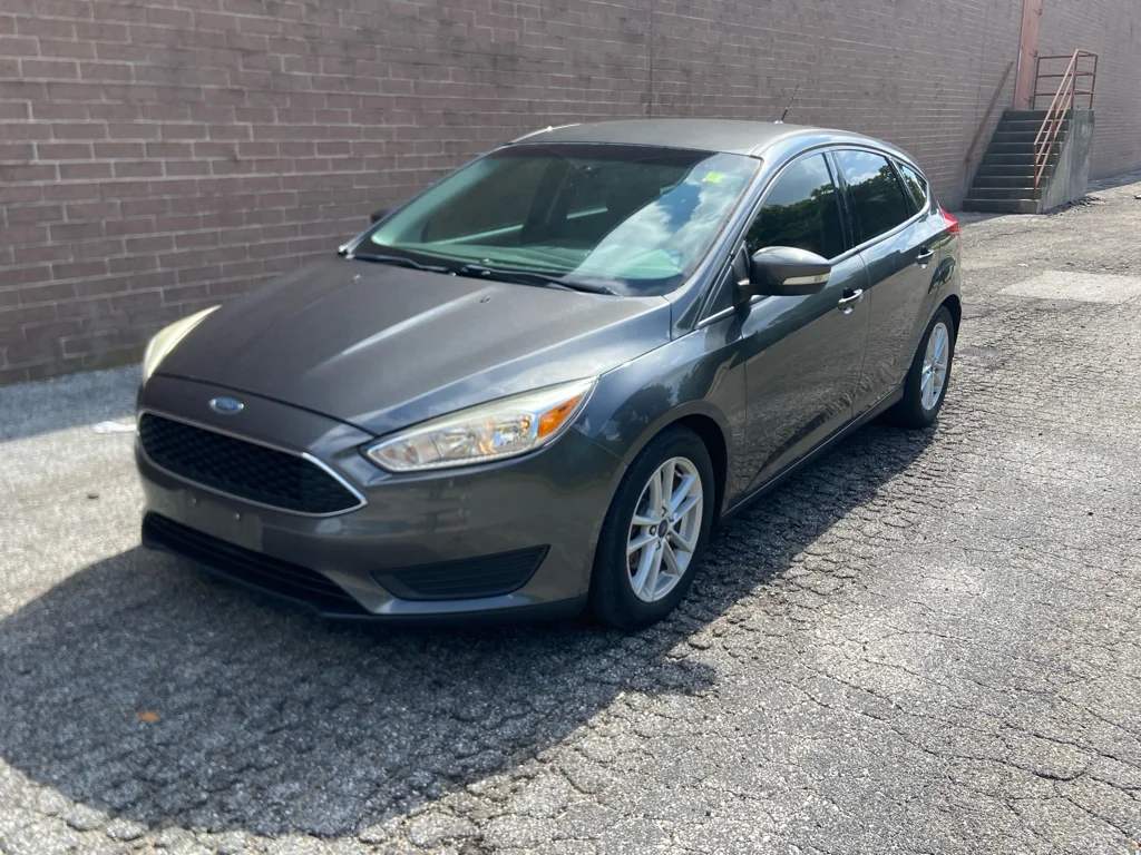 Used 2017 Magnetic Metallic Ford SE image 1