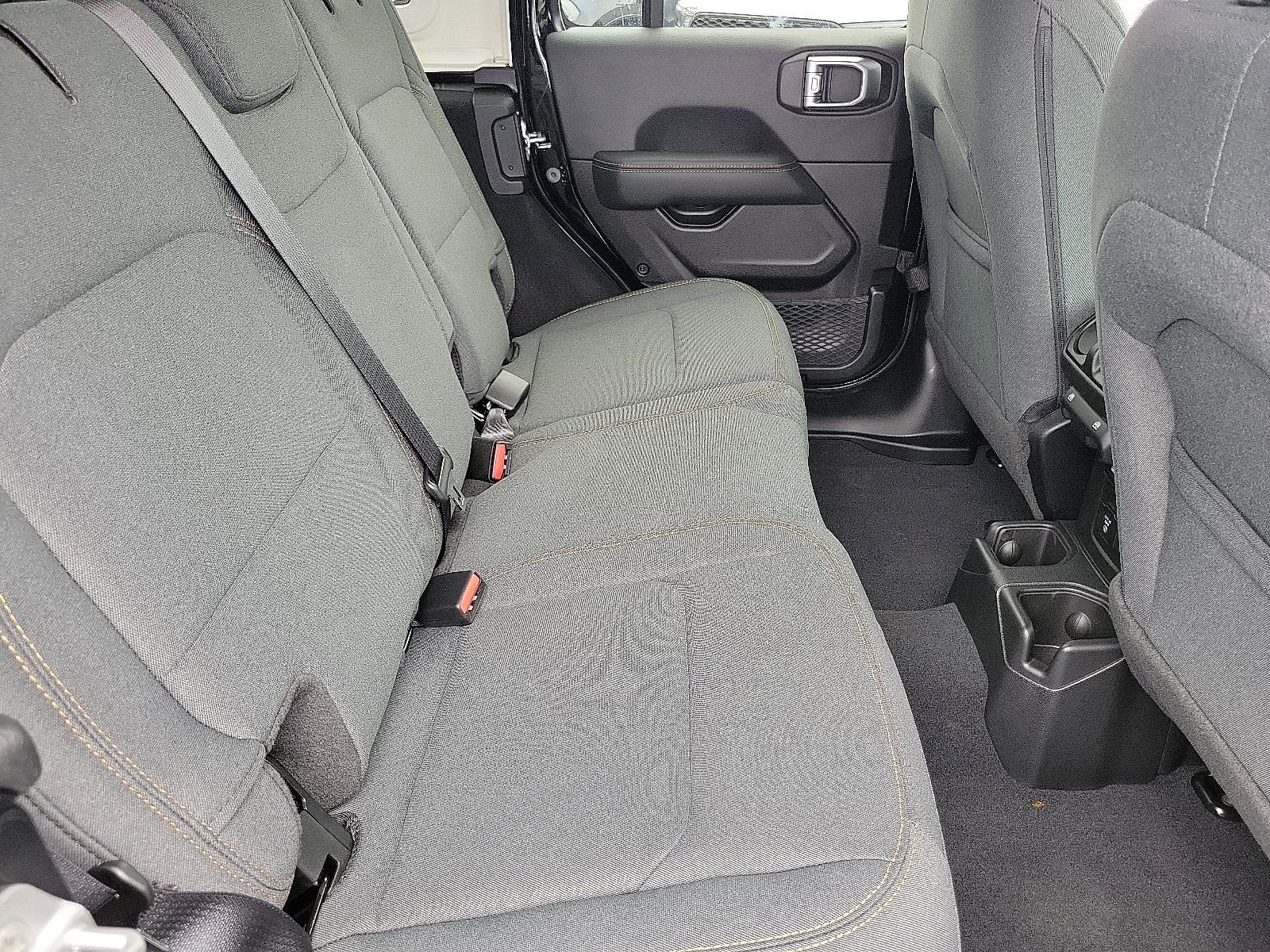 2025 Jeep Wrangler 4-Door Sahara - Photo 18