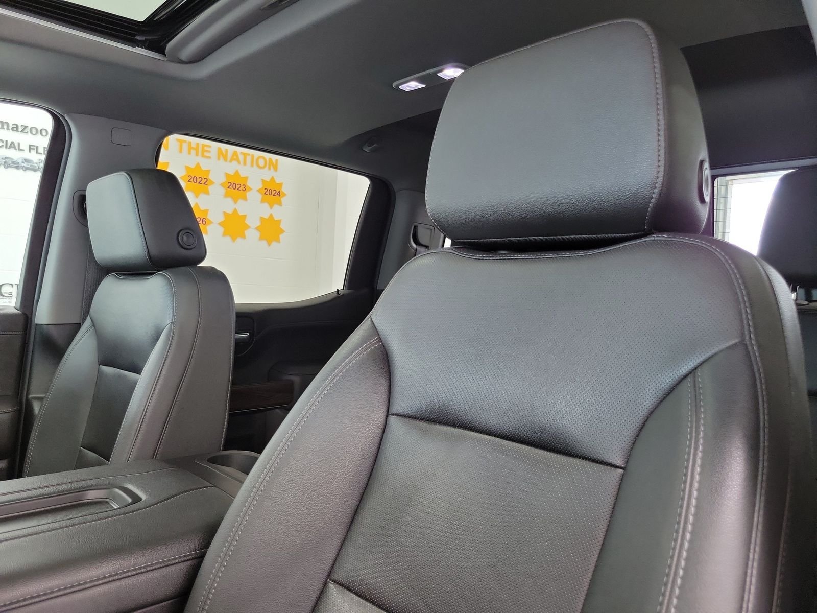 Used 2022 White GMC SLT image 11