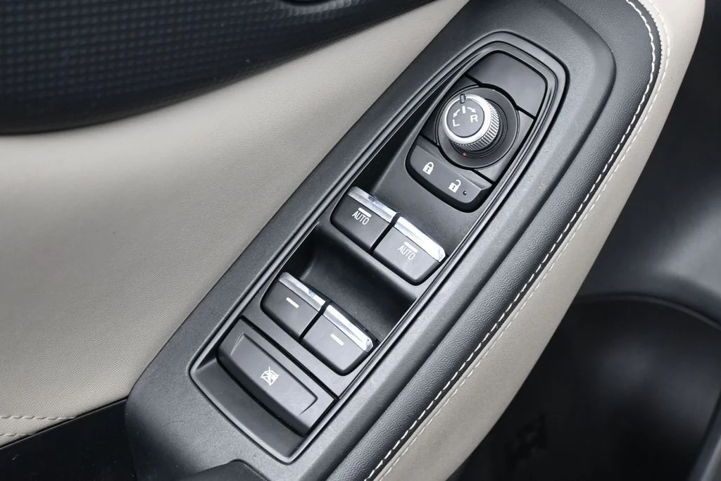 Used 2022 Crystal White Pearl Subaru Limited image 14