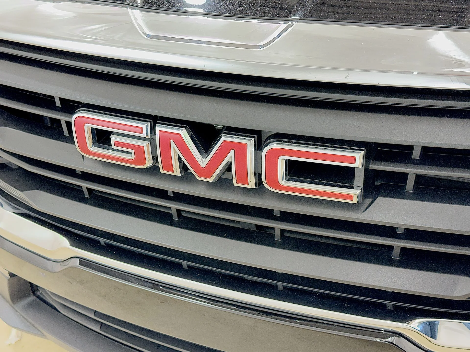 Used 2024 Ebony Twilight Metallic GMC SLE image 28
