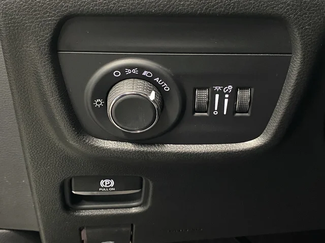 New 2026 Silver Zynith Exterior Paint Jeep Altitude image 26