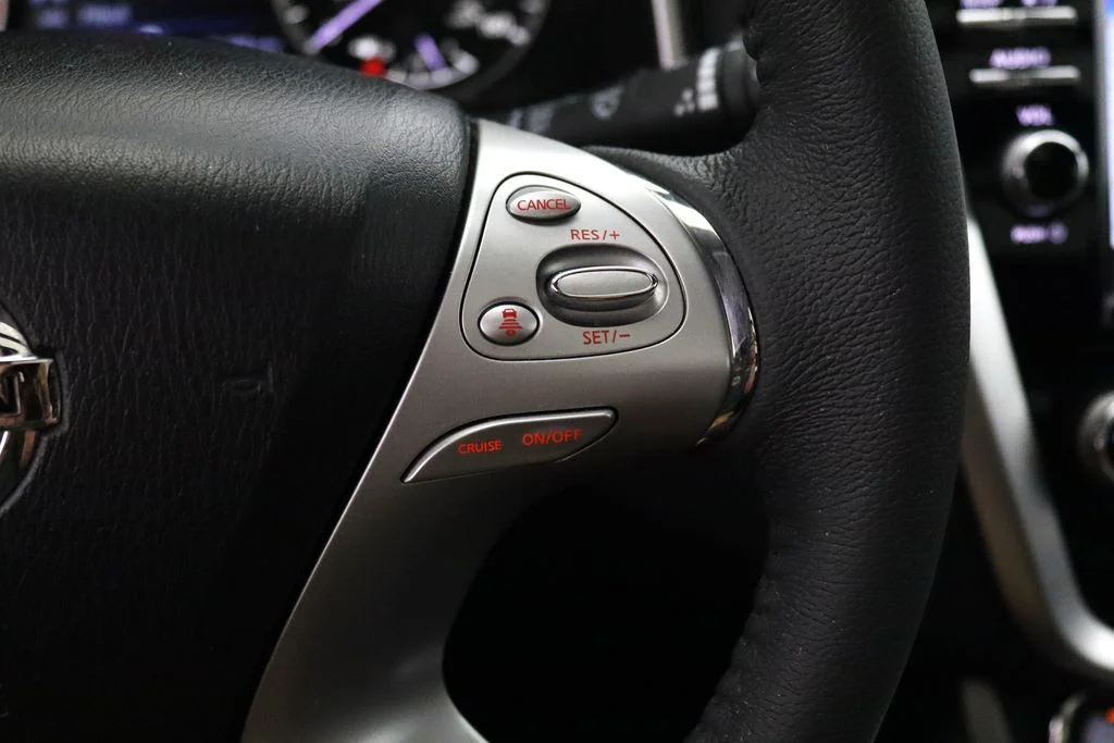 Used 2015 Gray Nissan SL image 19