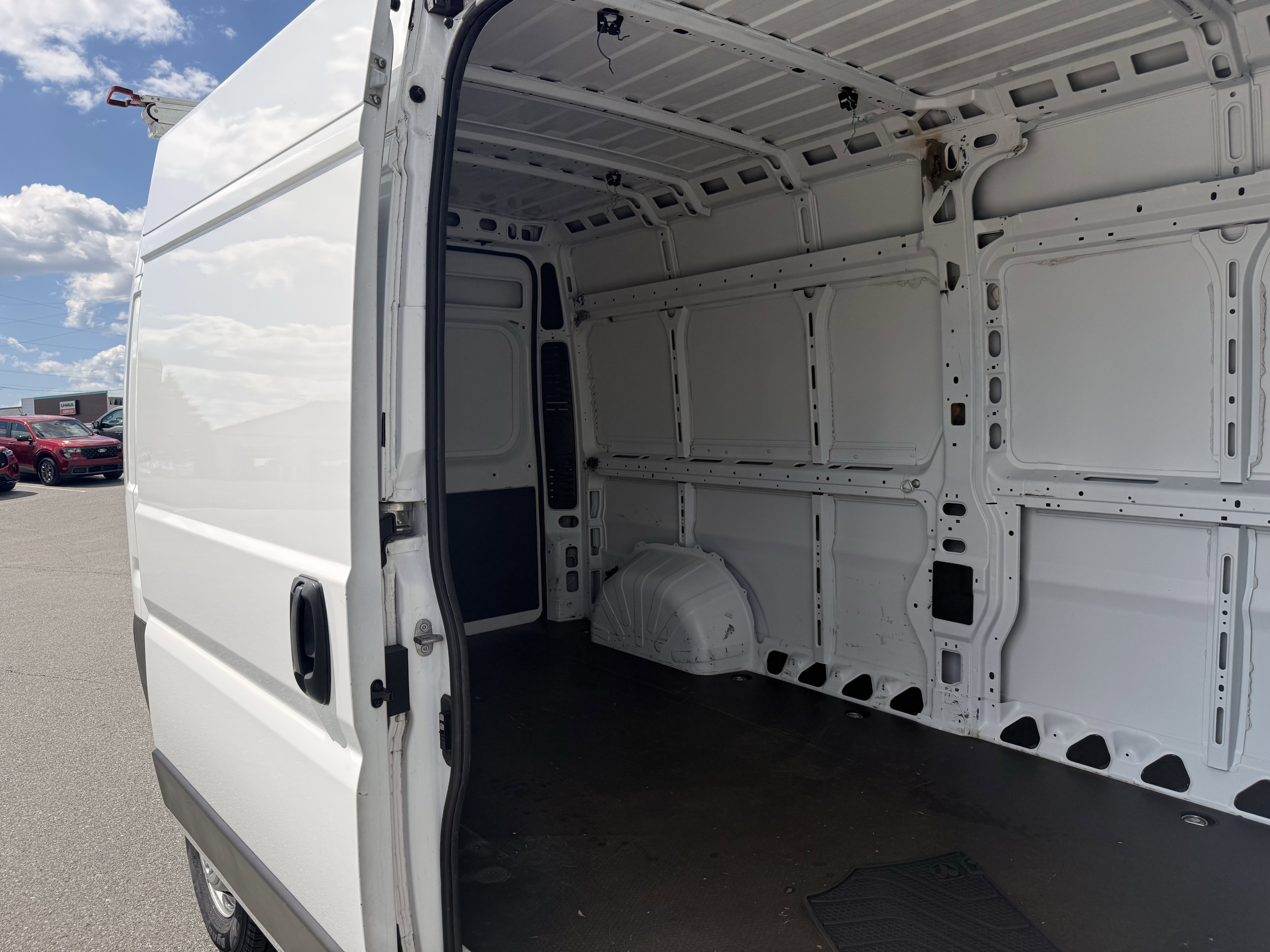 Used 2022 White Ram High Roof image 34