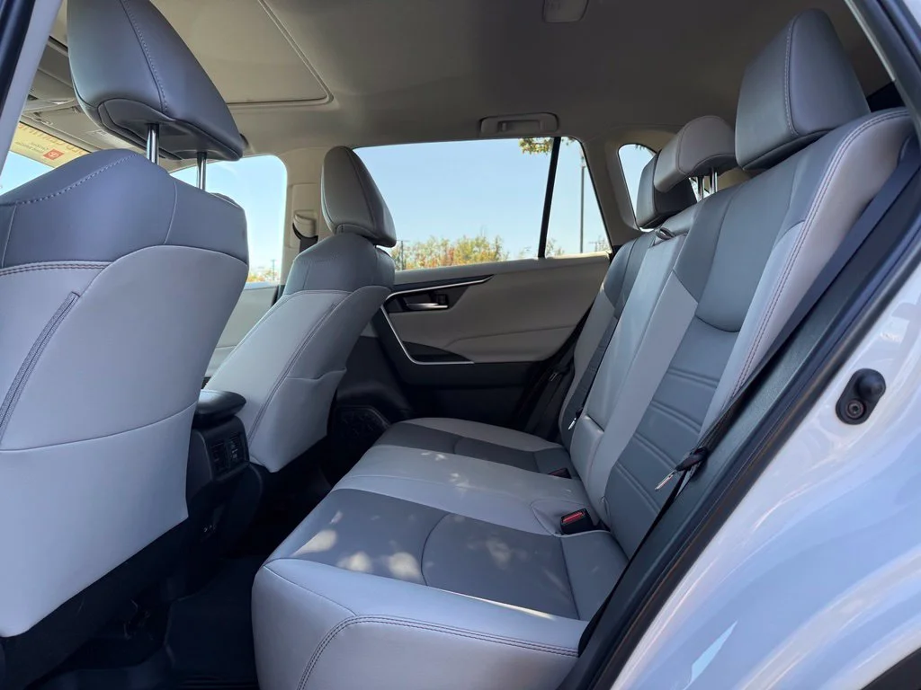 Used 2025 Pearl Toyota XLE Premium image 16
