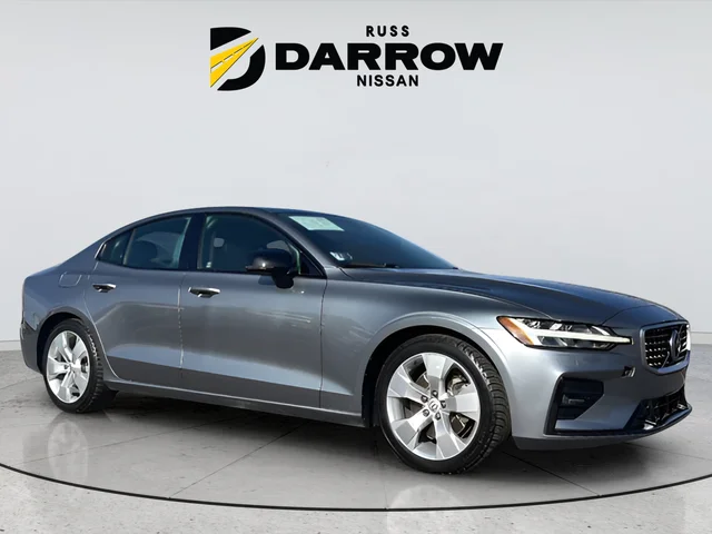Used 2020 Gray Volvo T5 R-Design image 7