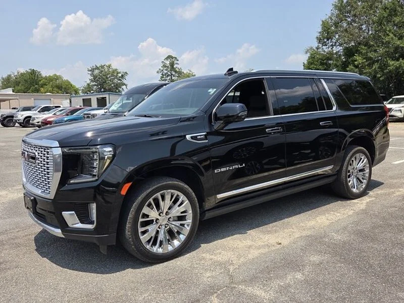 Used 2022 Onyx Black GMC Denali image 4