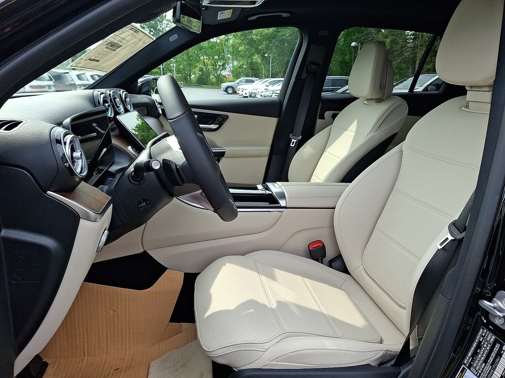 New 2026 Black Mercedes-Benz GLC 300 image 13