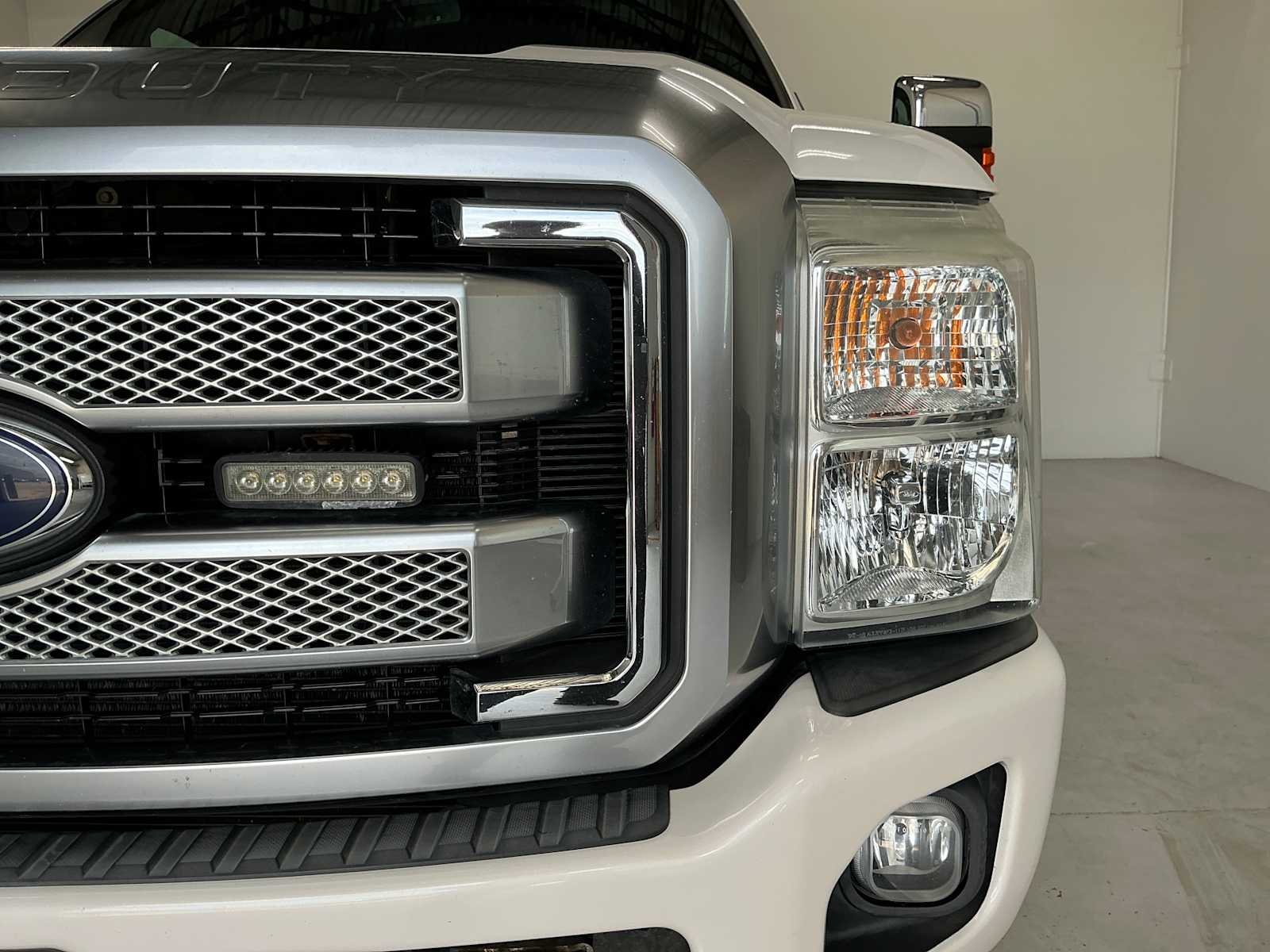 Used 2016 White Platinum Metallic Tri-Coat Ford Platinum image 7
