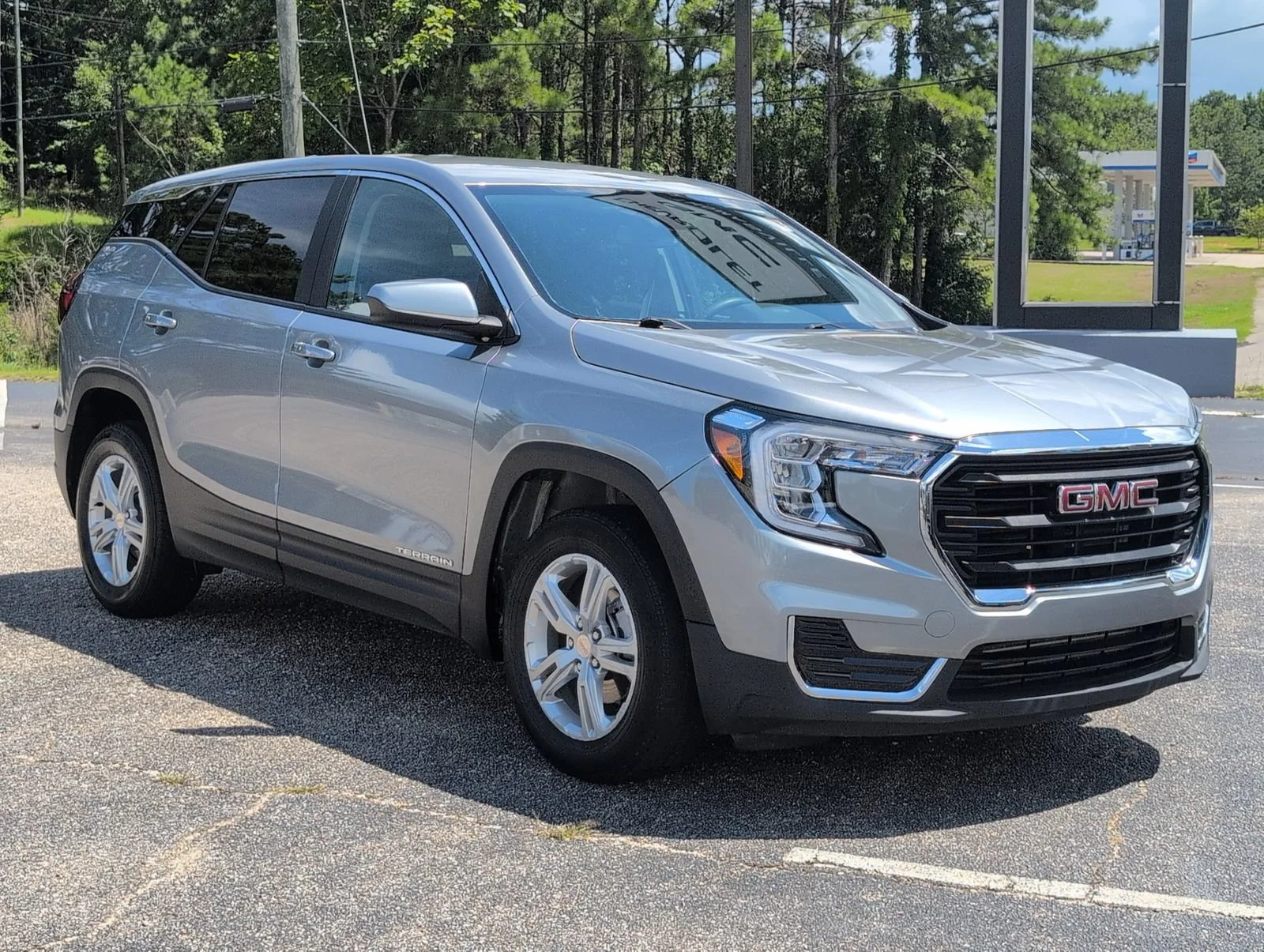 Used 2024 Sterling Metallic GMC SLE image 9