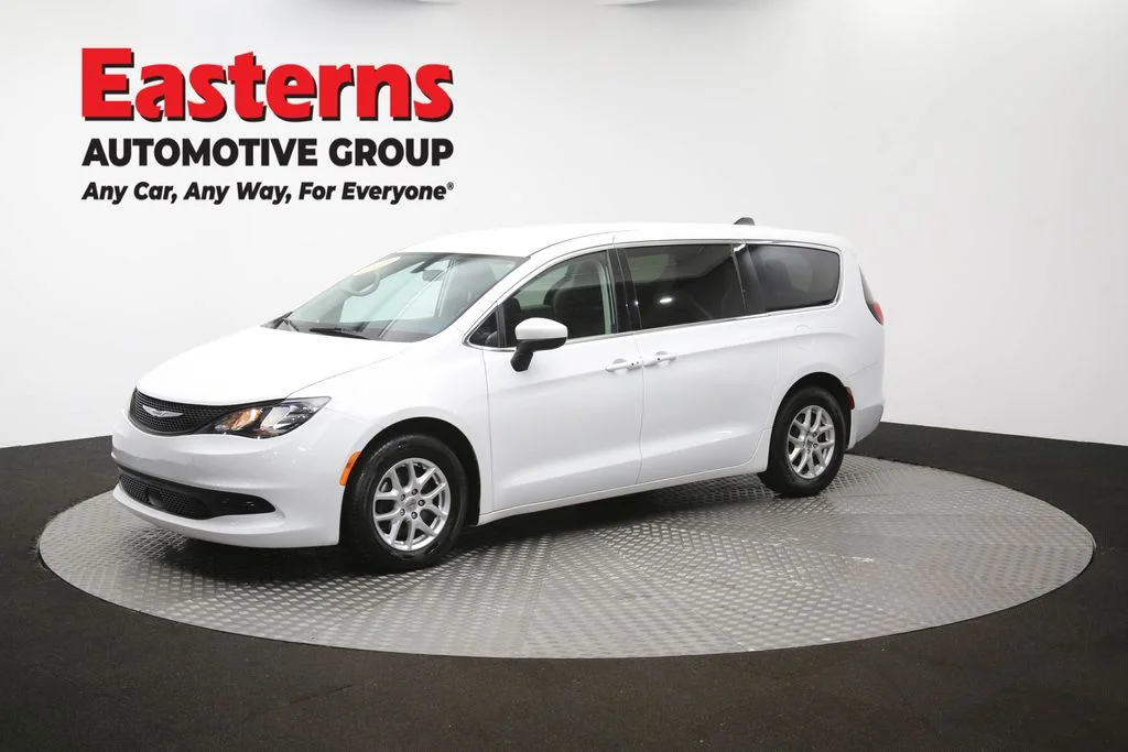 Used 2022 White Chrysler LX image 55