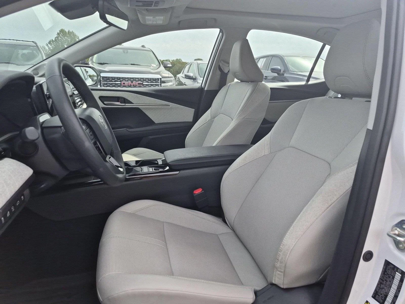 Used 2026 Wind Chill Pearl Toyota XLE image 17