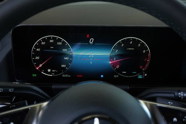 New 2026 Polar White Mercedes-Benz GLA 250 image 42