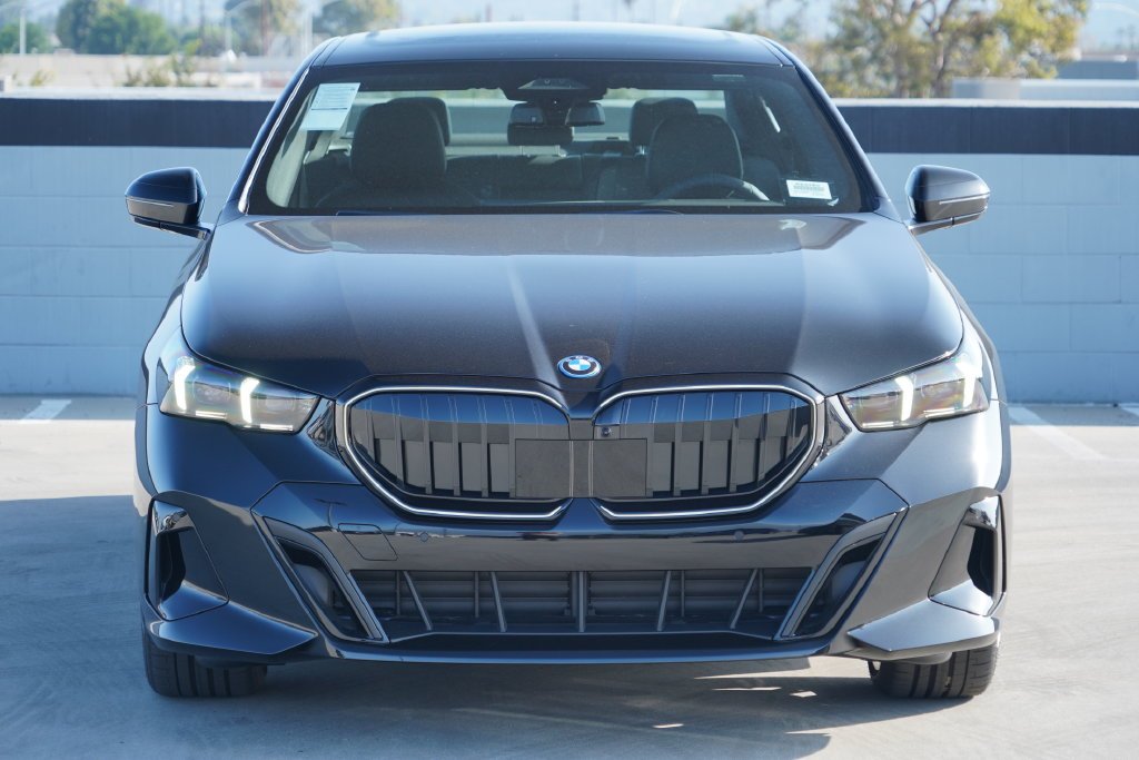 New 2027 Black Sapphire Metallic BMW 550e xDrive image 2