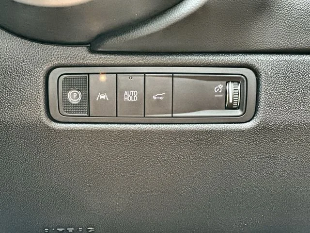 2025 Chevrolet Equinox EV RS - Photo 17
