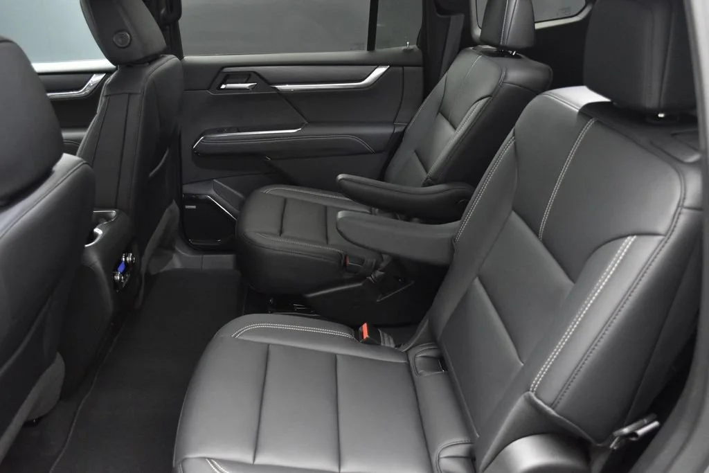 New 2026 Sterling Metallic GMC Elevation image 19