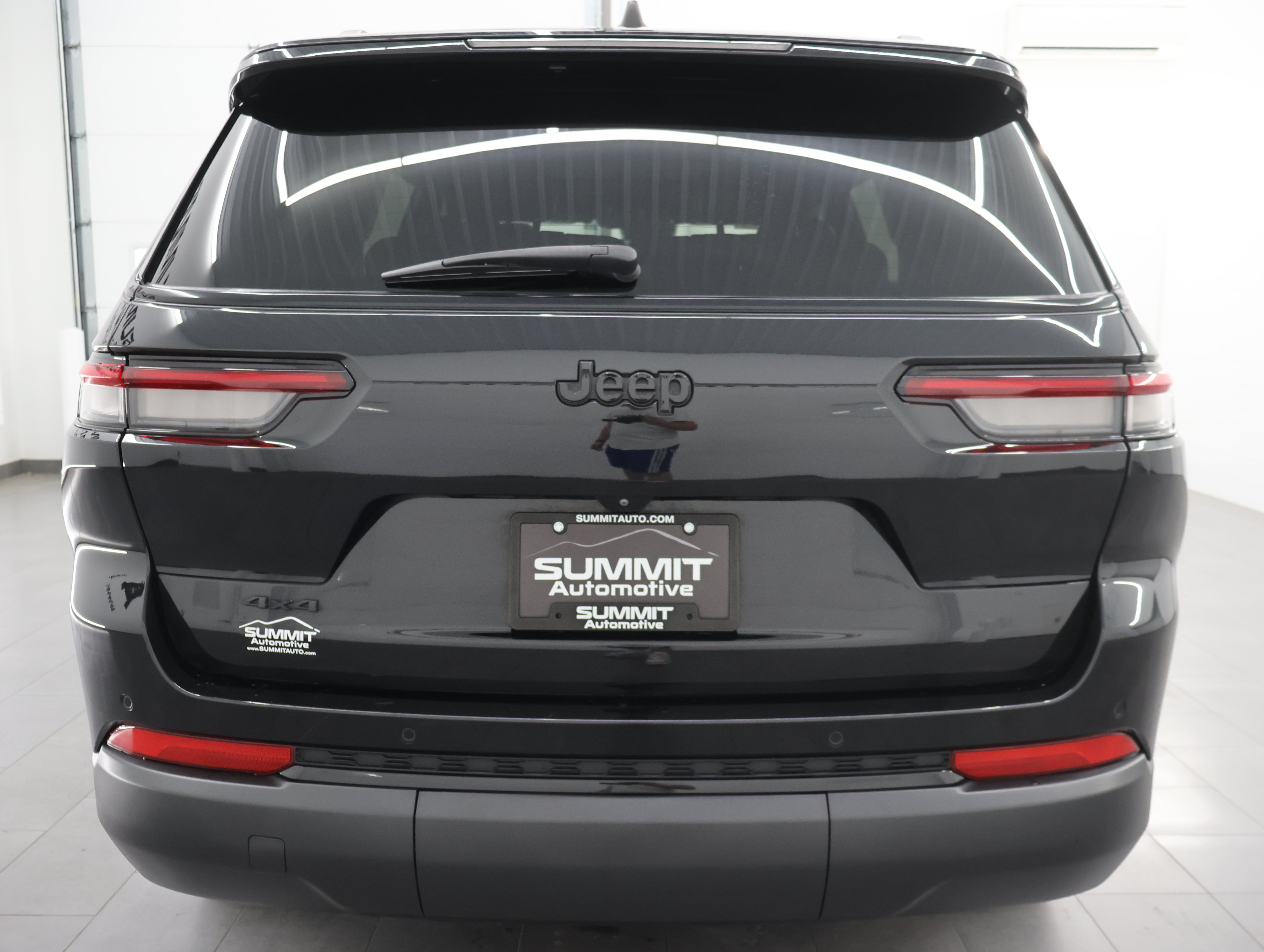 Used 2023 Diamond Black Crystal Pearlcoat Jeep 4x4 Altitude: ALTITUDE-4WD-MOON-HEATED SEATS-NEW TIRES-BACKUP CAM-1 OWNER image 28