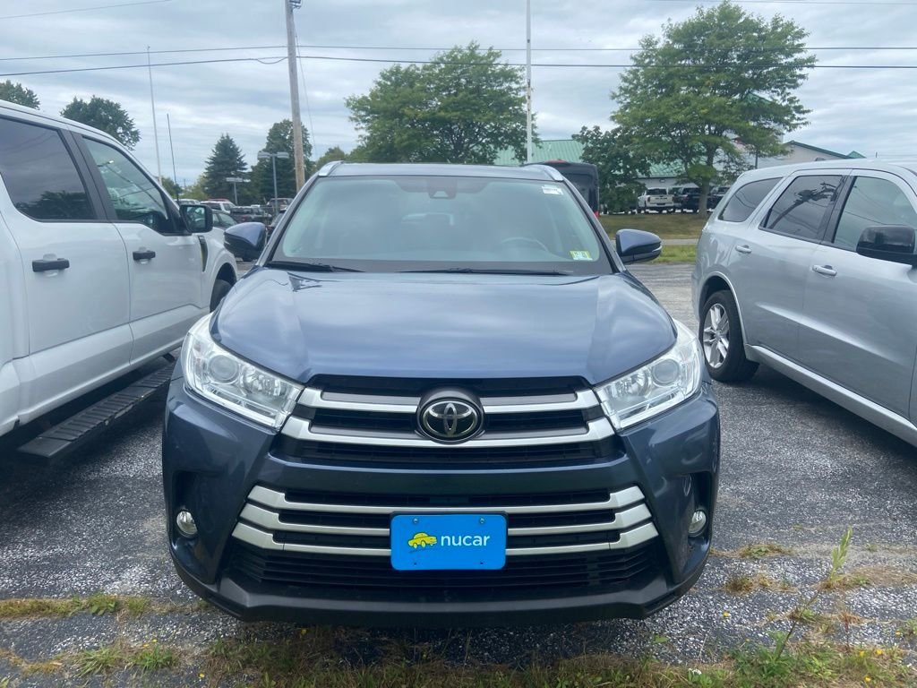 Used 2017 Shoreline Mist Toyota XLE image 2