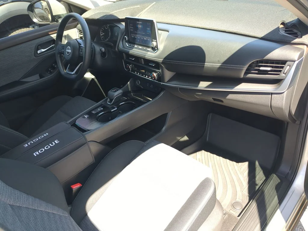 Used 2023 Silver Nissan SV image 11
