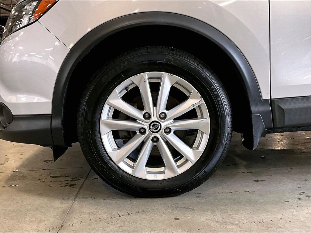 Used 2019 Silver Nissan S image 7
