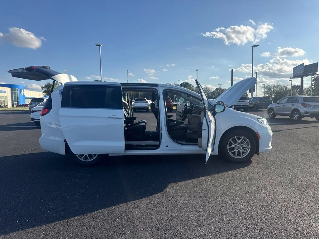 Used 2024 White Chrysler Touring L image 15