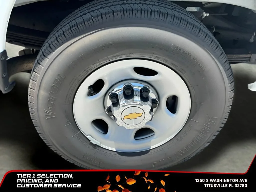 Used 2025 Summit White Chevrolet 1LT image 36